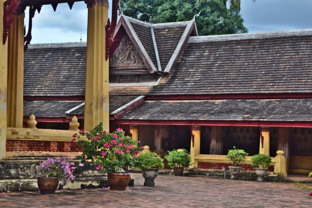 wat si saket building in vientiane