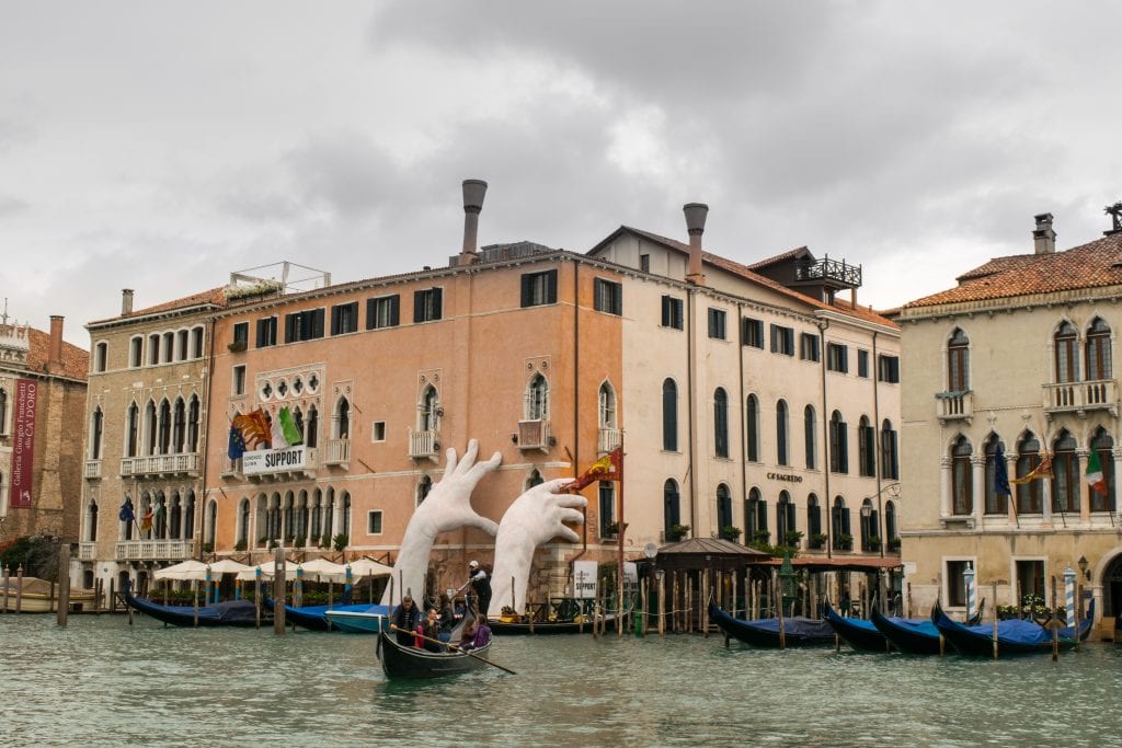 3 Days in Venice in November: Statue with Hands