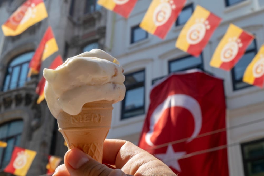 What to Eat in Istanbul: Dondurma