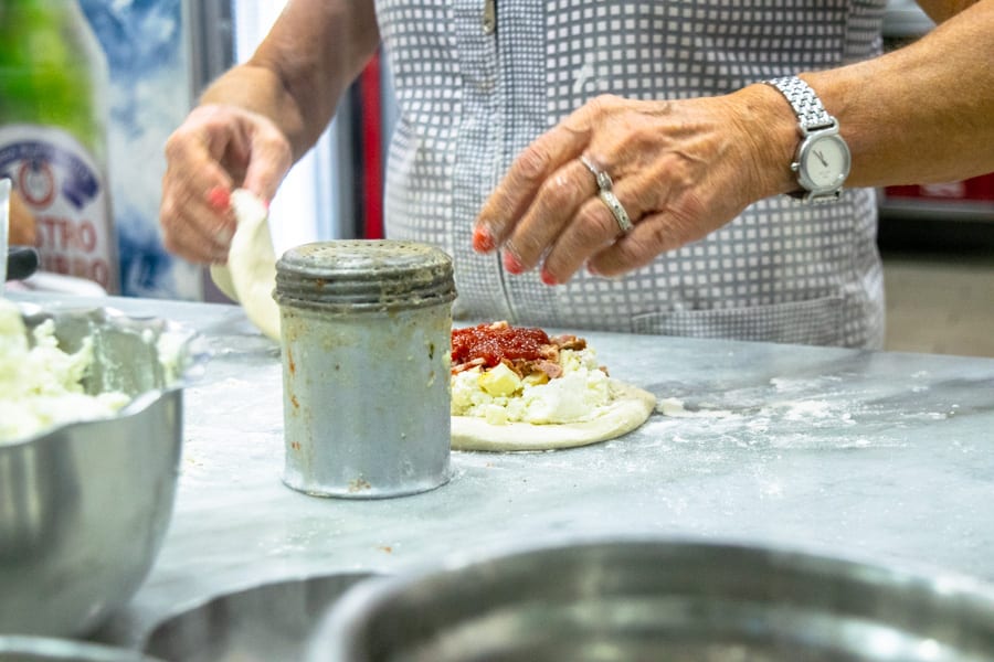 Naples Pizza Tour: fried pizza making at Pizzeria deโ Figliole