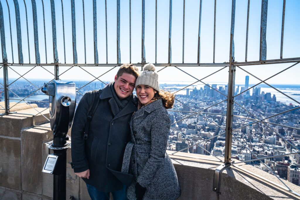 Empire State Building or Top of the Rock: Couple on top of Empire State Building