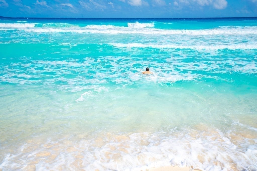 jeremy storm swimming in cancun mexico