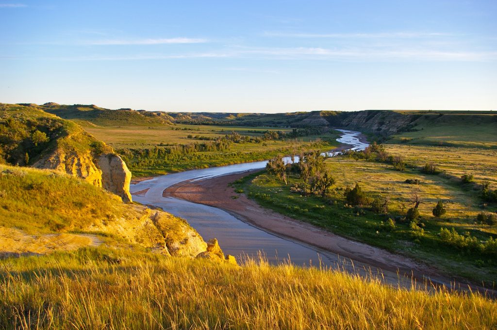 river running through the plains in north dakota road trip