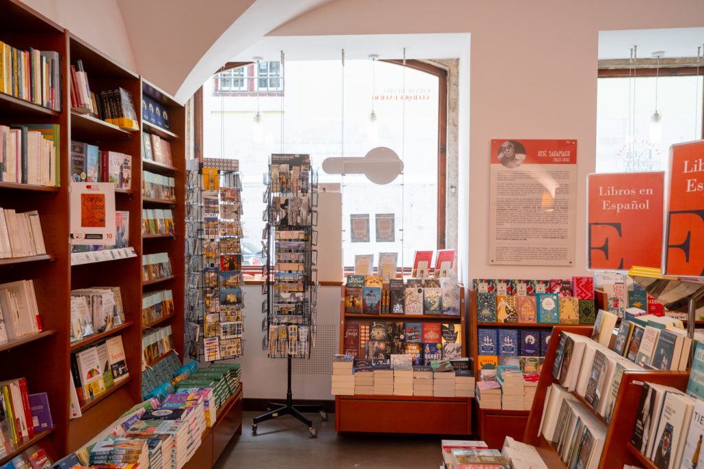 travel and english books livraria bertrand portugal
