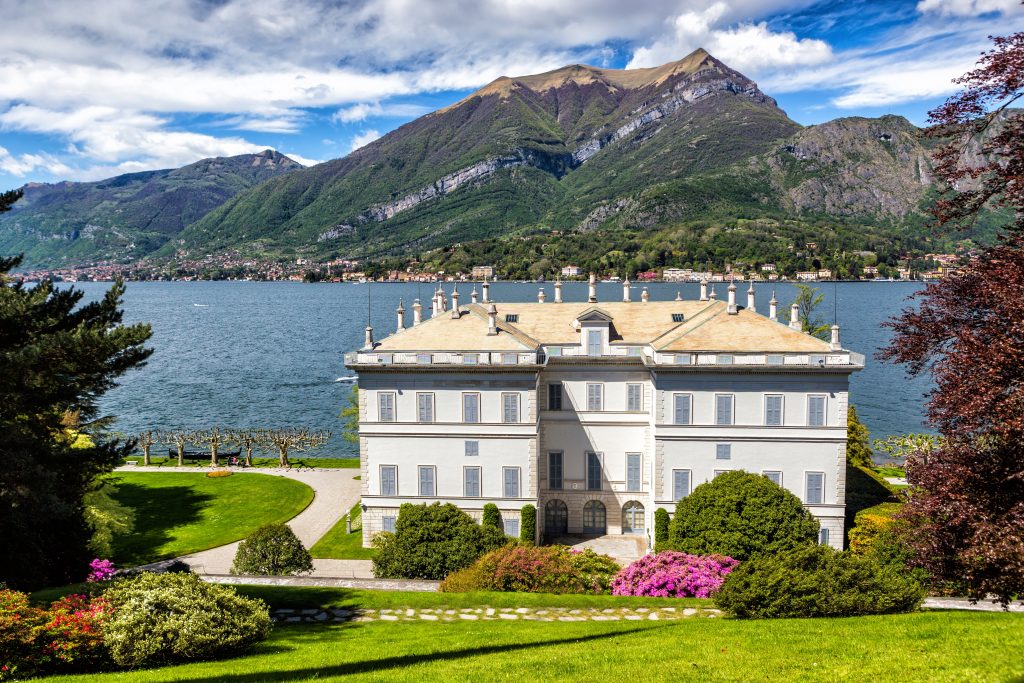 villa melzi exterior with lake como visible in the background