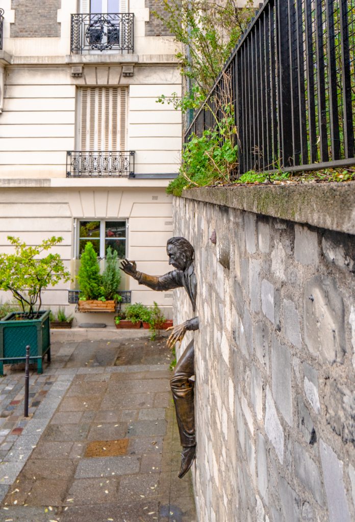 le passe-murialle statue in montmartre passer through walls