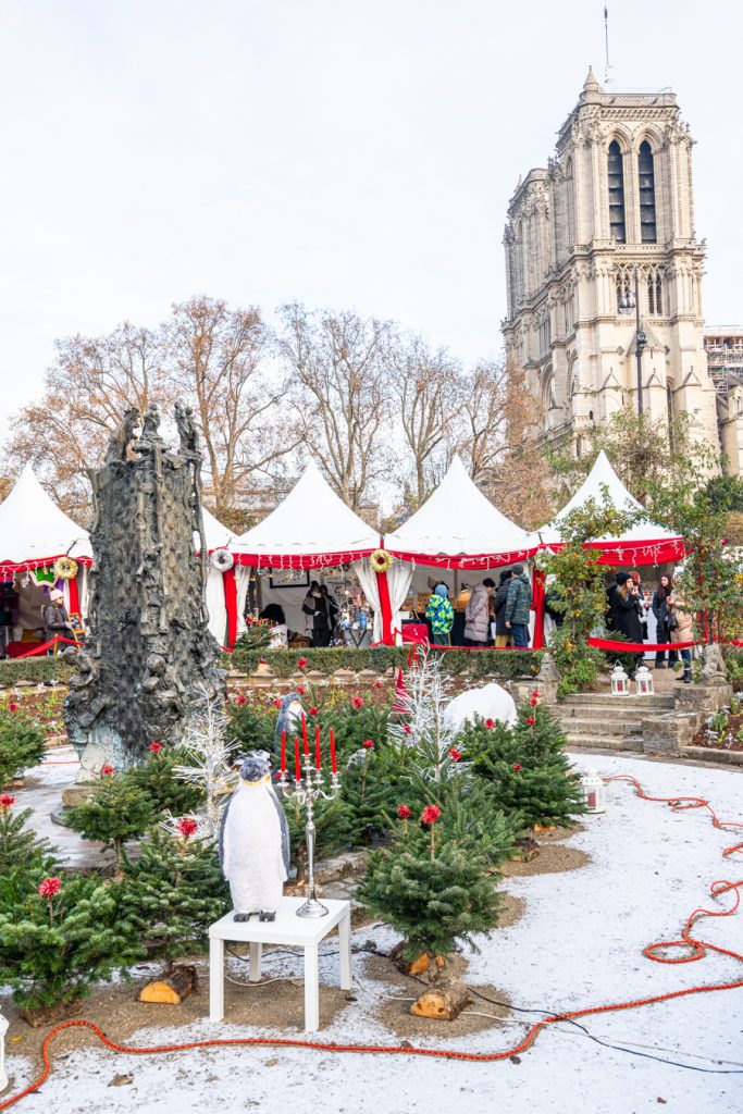 paris christmas market with notre dame in the background