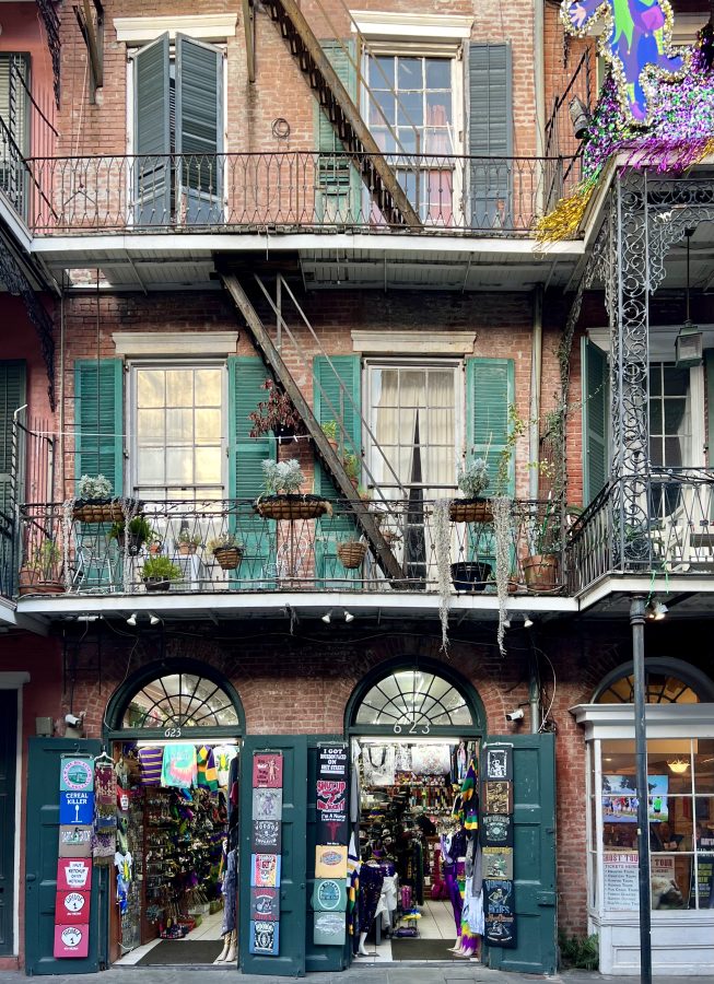 new orleans gift shop facade in the french quarter, displaying fun things to buy in new orleans
