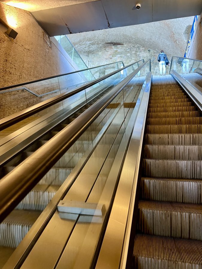 public escalators inside pincetto minimetro stop